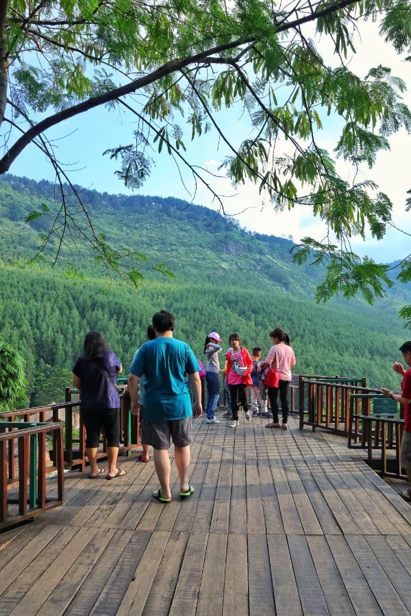 The Lodge Maribaya Cikareumbi Экстерьер фото