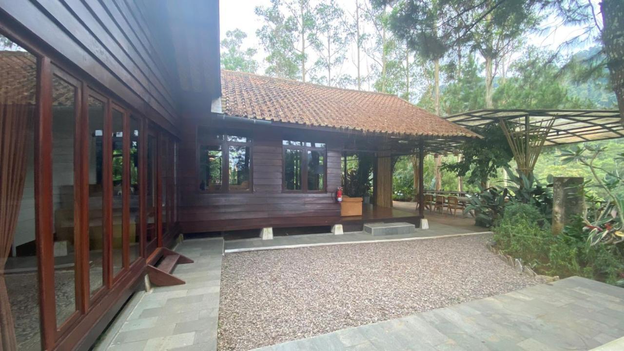 The Lodge Maribaya Cikareumbi Экстерьер фото